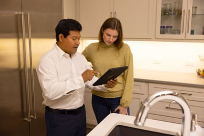 tech-and-customer-in-kitchen