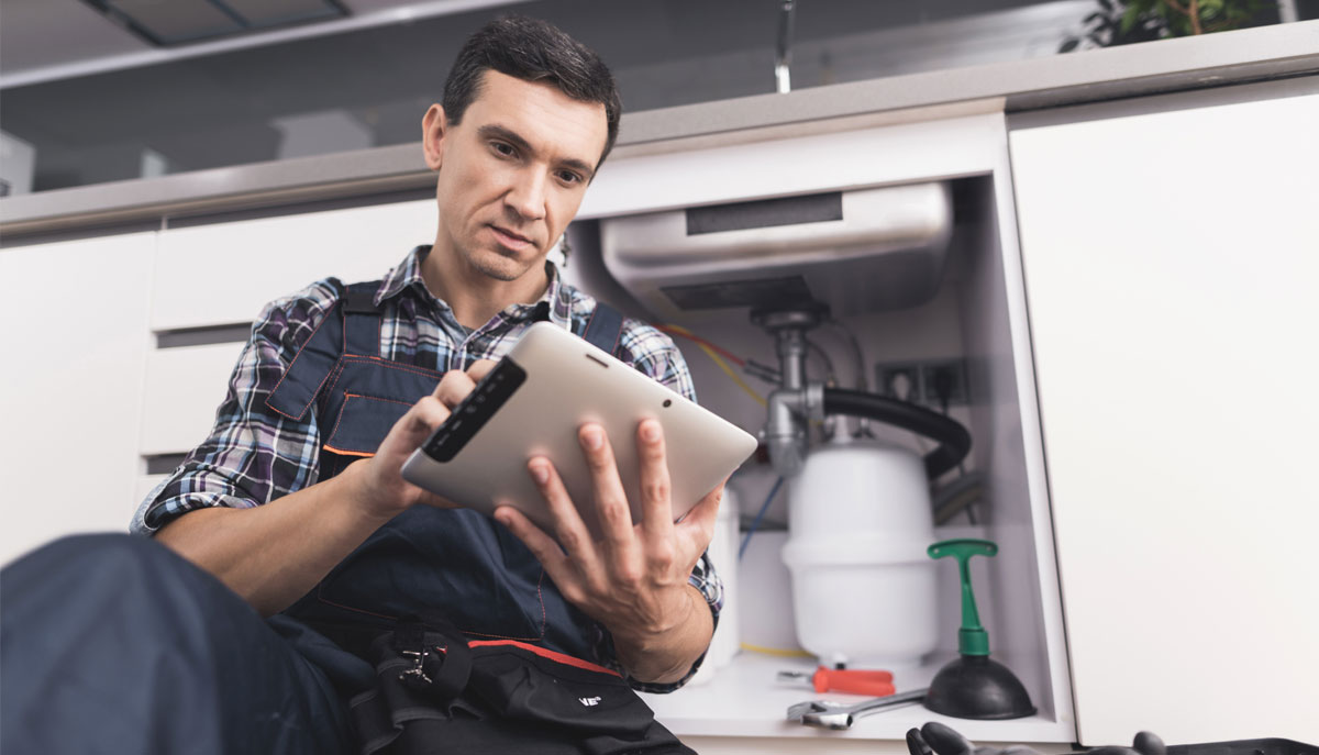 Improving Plumbing Customer Service with FSM Software