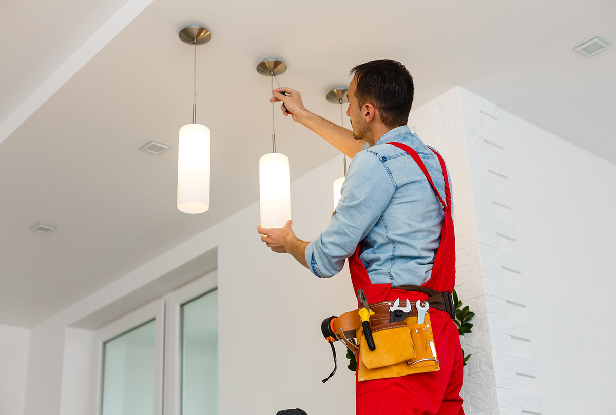 Using Electrician Service Software to Improve Employee Retention
